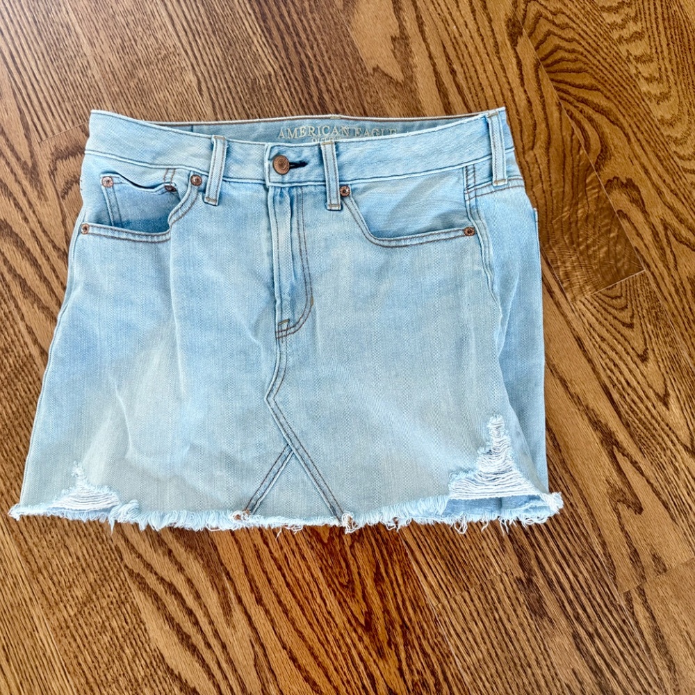American Eagle light wash jean skirt size 6